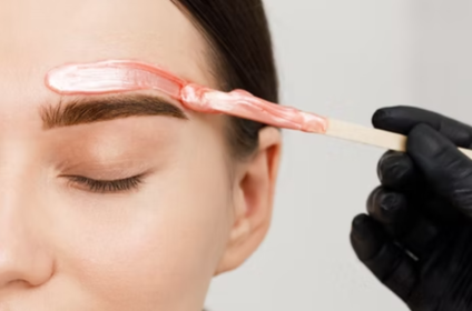 Servicio profesional de depilación rápida con cera en San Juan, Puerto Rico, realizado por Mauroma Hair Removal & More.