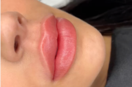 Procedimiento de Lip Blush para dar color y definición natural a los labios en Bayamón, Puerto Rico por Jackeline Martinó.