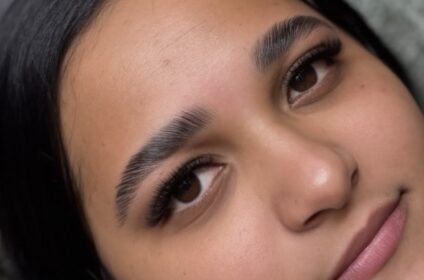 Aplicación profesional de pestañas Volumen Fairy W3 por la Lash Artist Kiara Marrero en Juncos.